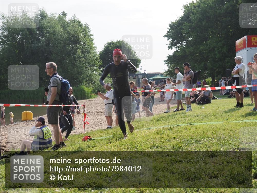 15.06.2025 - 27. Vierlanden-Triathlon KatJ http://msf.ph/oto/7984012 15.06.2025 08:53:25 Schwimmen 133, 162, 169 meine-sportfotos.de