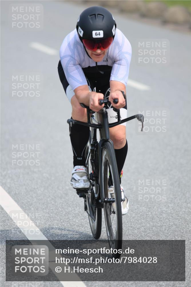 15.06.2025 - 27. Vierlanden-Triathlon H.Heesch http://msf.ph/oto/7984028 15.06.2025 10:58:38 Radfahren 64, 144, 246, 693 meine-sportfotos.de