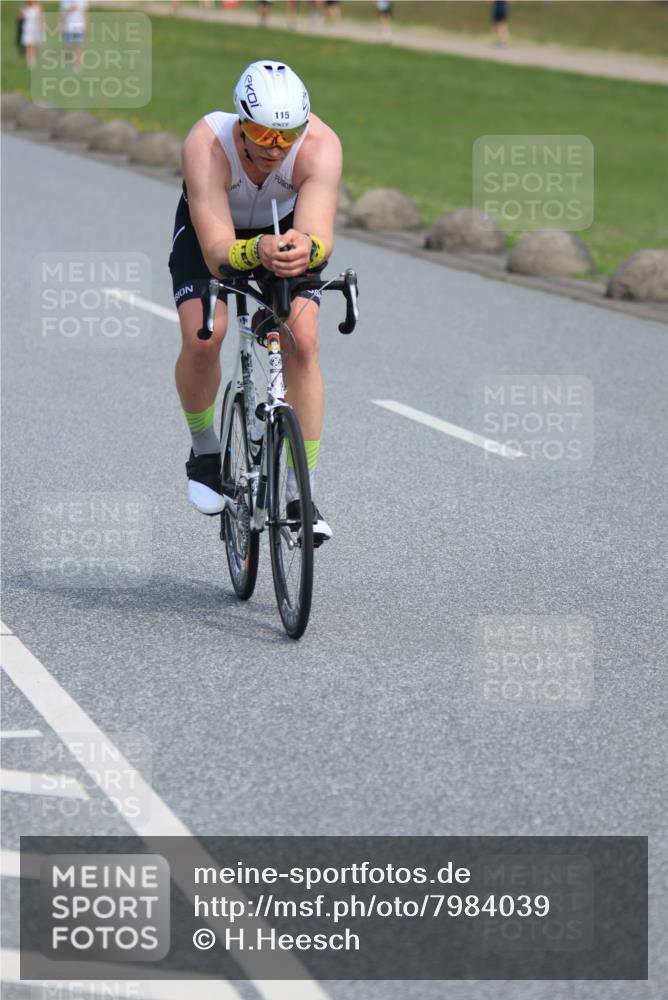 15.06.2025 - 27. Vierlanden-Triathlon H.Heesch http://msf.ph/oto/7984039 15.06.2025 11:20:09 Radfahren 3, 115, 232, 789, 852, 861, 968 meine-sportfotos.de