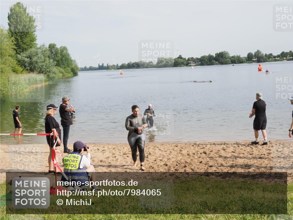 21.06.2025 - 27. Vierlanden-Triathlon MichiJ http://msf.ph/oto/7984065 15.06.2026 09:08:56 Schwimmen 199, 204 meine-sportfotos.de