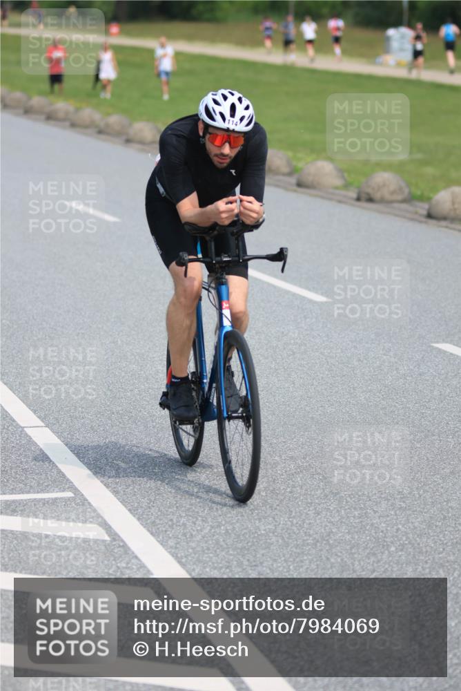 15.06.2025 - 27. Vierlanden-Triathlon H.Heesch http://msf.ph/oto/7984069 15.06.2025 11:20:33 Radfahren 114 meine-sportfotos.de