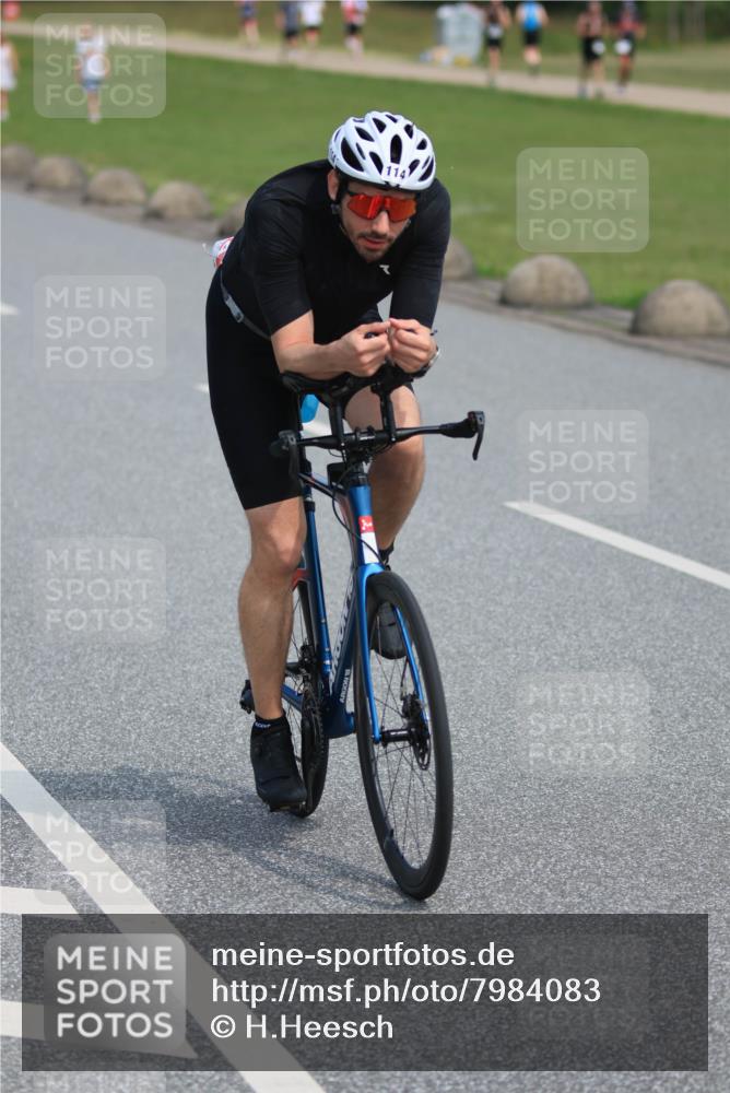 15.06.2025 - 27. Vierlanden-Triathlon H.Heesch http://msf.ph/oto/7984083 15.06.2025 11:20:33 Radfahren 114 meine-sportfotos.de