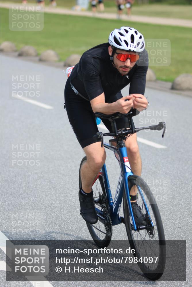 15.06.2025 - 27. Vierlanden-Triathlon H.Heesch http://msf.ph/oto/7984097 15.06.2025 11:20:33 Radfahren 114 meine-sportfotos.de