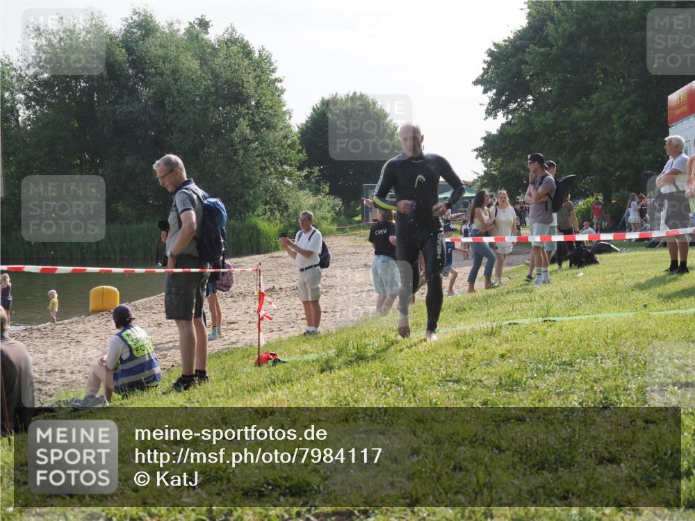 15.06.2025 - 27. Vierlanden-Triathlon KatJ http://msf.ph/oto/7984117 15.06.2025 08:53:27 Schwimmen 162, 169 meine-sportfotos.de