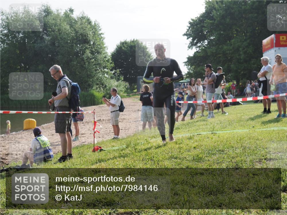 15.06.2025 - 27. Vierlanden-Triathlon KatJ http://msf.ph/oto/7984146 15.06.2025 08:53:27 Schwimmen 162, 169 meine-sportfotos.de