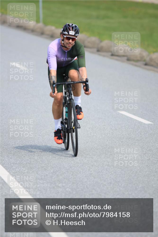 15.06.2025 - 27. Vierlanden-Triathlon H.Heesch http://msf.ph/oto/7984158 15.06.2025 11:21:05 Radfahren 93, 142, 703, 856 meine-sportfotos.de