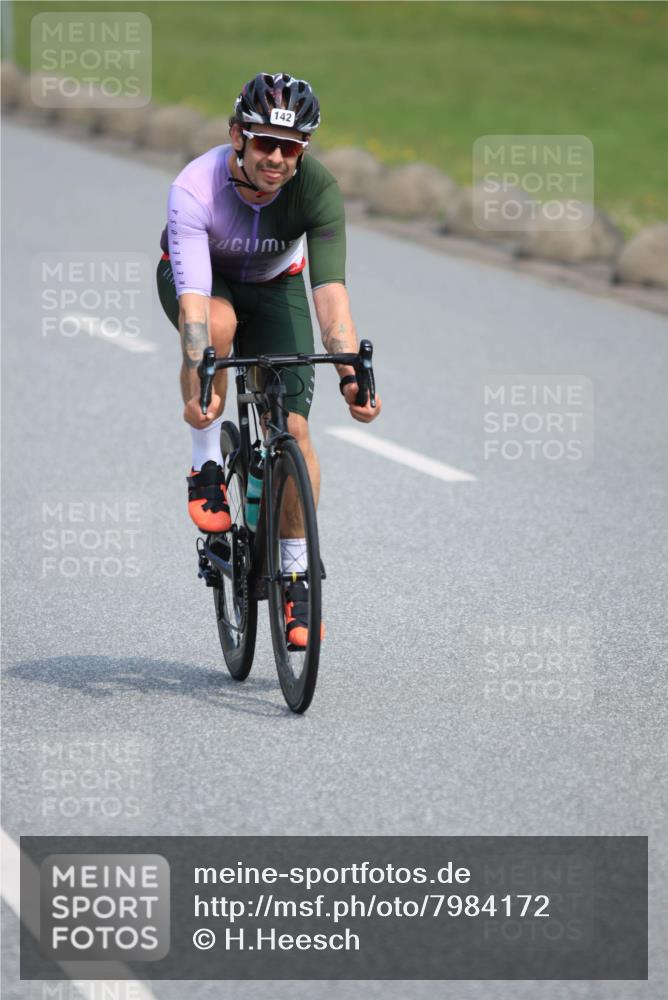 15.06.2025 - 27. Vierlanden-Triathlon H.Heesch http://msf.ph/oto/7984172 15.06.2025 11:21:06 Radfahren 93, 142, 703, 856 meine-sportfotos.de