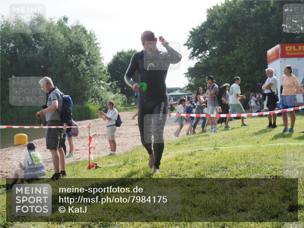 15.06.2025 - 27. Vierlanden-Triathlon KatJ http://msf.ph/oto/7984175 15.06.2025 08:53:28 Schwimmen 162, 169 meine-sportfotos.de