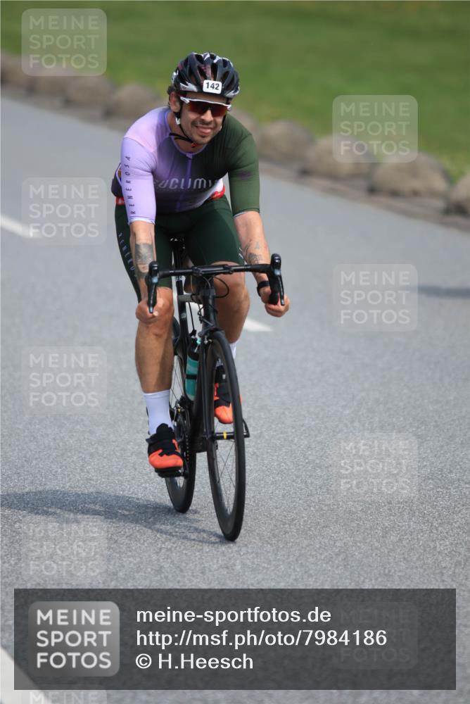 15.06.2025 - 27. Vierlanden-Triathlon H.Heesch http://msf.ph/oto/7984186 15.06.2025 11:21:06 Radfahren 93, 142, 703, 856 meine-sportfotos.de