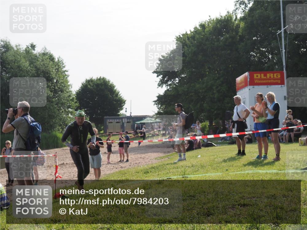 15.06.2025 - 27. Vierlanden-Triathlon KatJ http://msf.ph/oto/7984203 15.06.2025 08:54:53 Schwimmen 108 meine-sportfotos.de