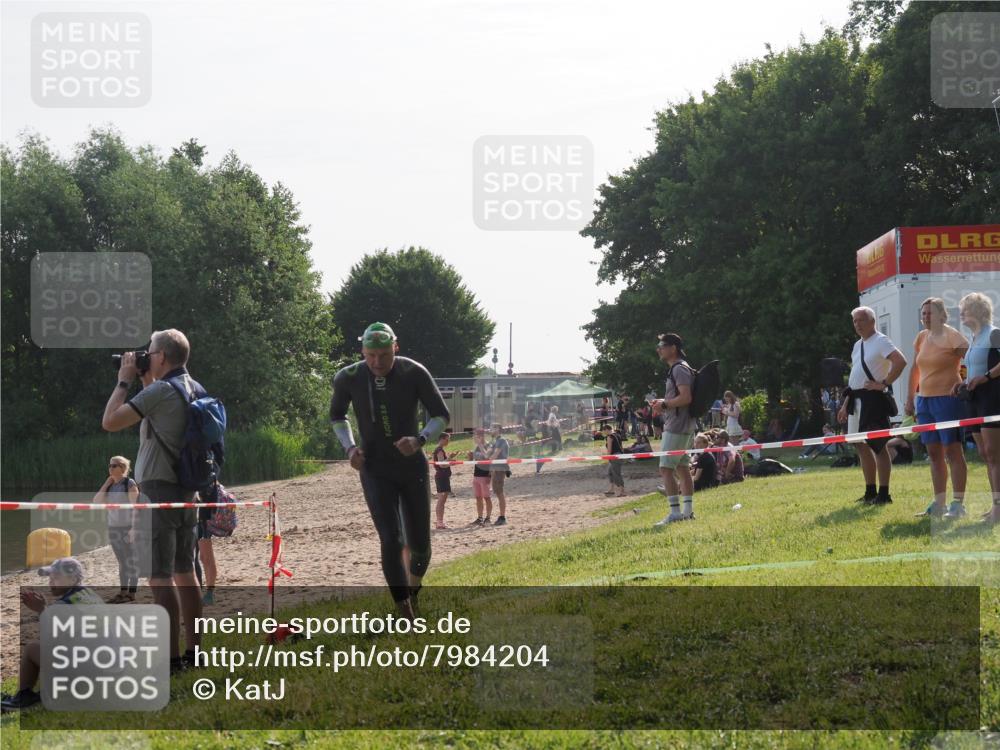 15.06.2025 - 27. Vierlanden-Triathlon KatJ http://msf.ph/oto/7984204 15.06.2025 08:54:54 Schwimmen 108 meine-sportfotos.de