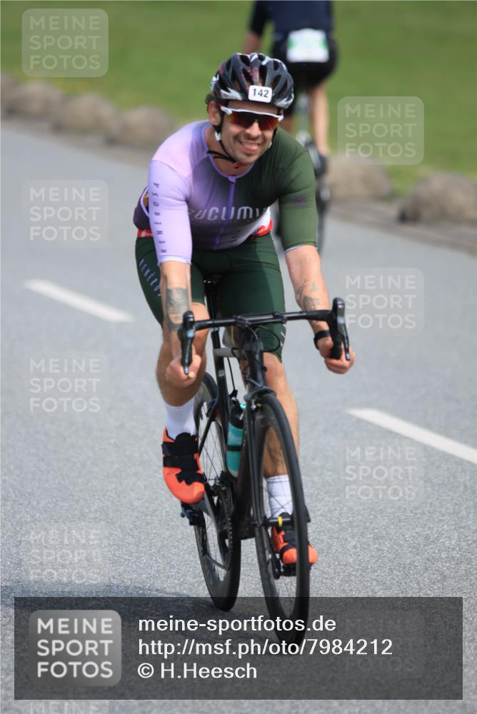 15.06.2025 - 27. Vierlanden-Triathlon H.Heesch http://msf.ph/oto/7984212 15.06.2025 11:21:06 Radfahren 93, 142, 703, 856 meine-sportfotos.de