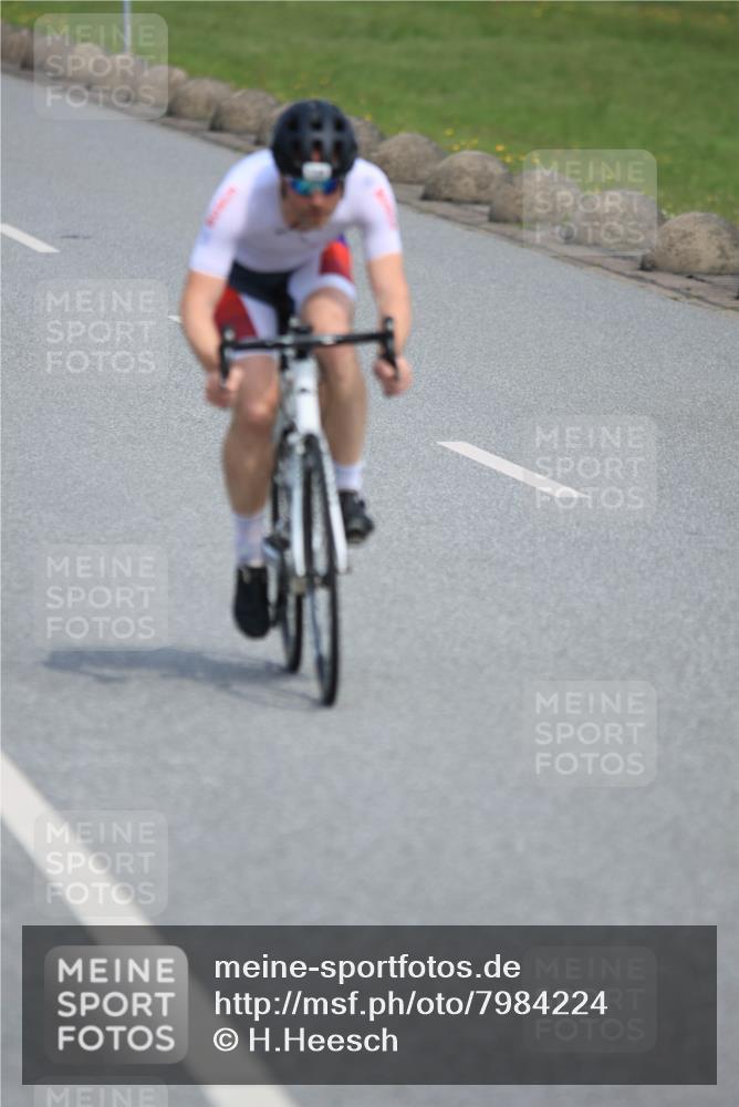 15.06.2025 - 27. Vierlanden-Triathlon H.Heesch http://msf.ph/oto/7984224 15.06.2025 11:21:15 Radfahren 139, 703, 928 meine-sportfotos.de
