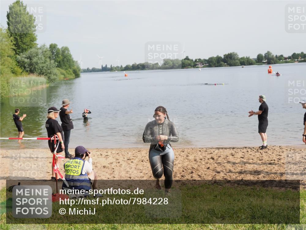 21.06.2025 - 27. Vierlanden-Triathlon MichiJ http://msf.ph/oto/7984228 15.06.2026 09:08:58 Schwimmen 199, 204 meine-sportfotos.de