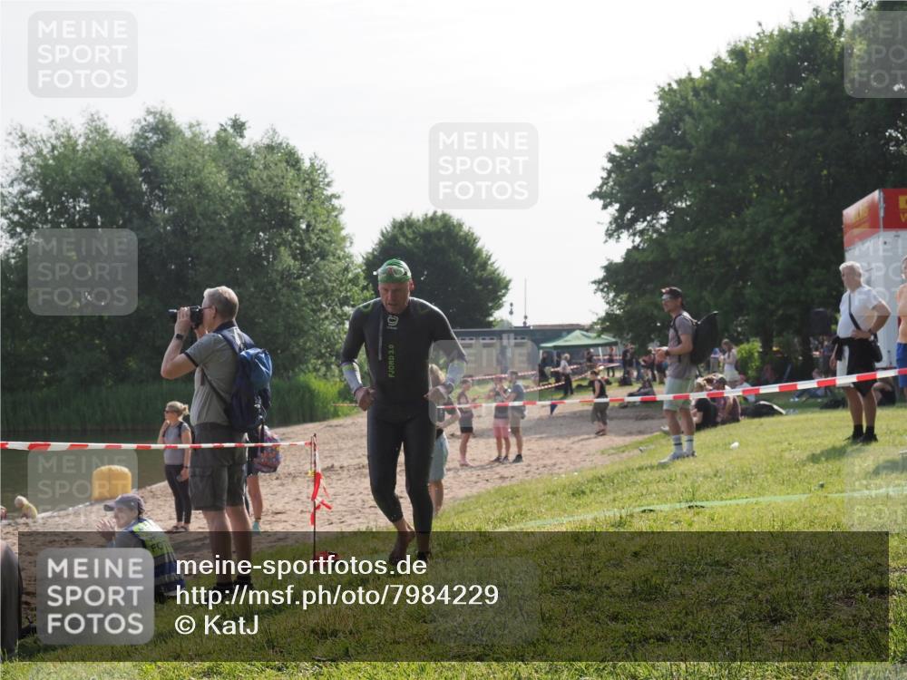 15.06.2025 - 27. Vierlanden-Triathlon KatJ http://msf.ph/oto/7984229 15.06.2025 08:54:54 Schwimmen 108 meine-sportfotos.de
