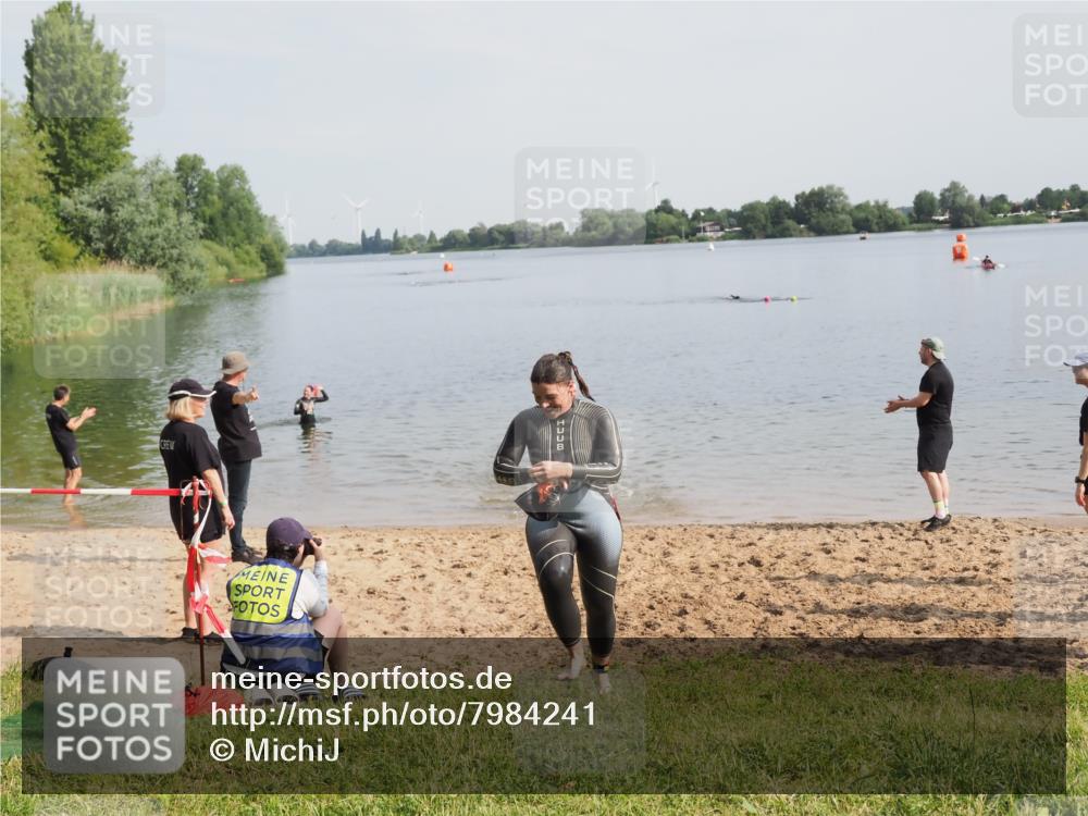 21.06.2025 - 27. Vierlanden-Triathlon MichiJ http://msf.ph/oto/7984241 15.06.2026 09:08:58 Schwimmen 199, 204 meine-sportfotos.de