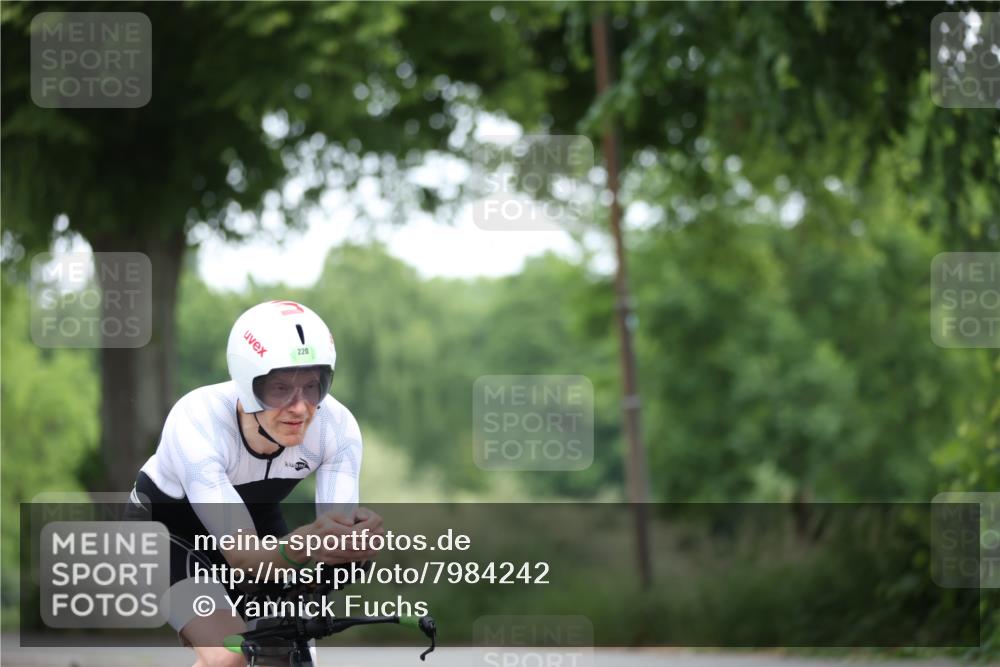 15.06.2025 - 7 Türme Triathlon Yannick Fuchs http://msf.ph/oto/7984242 15.06.2025 11:38:06 Radfahren 304, 307 meine-sportfotos.de