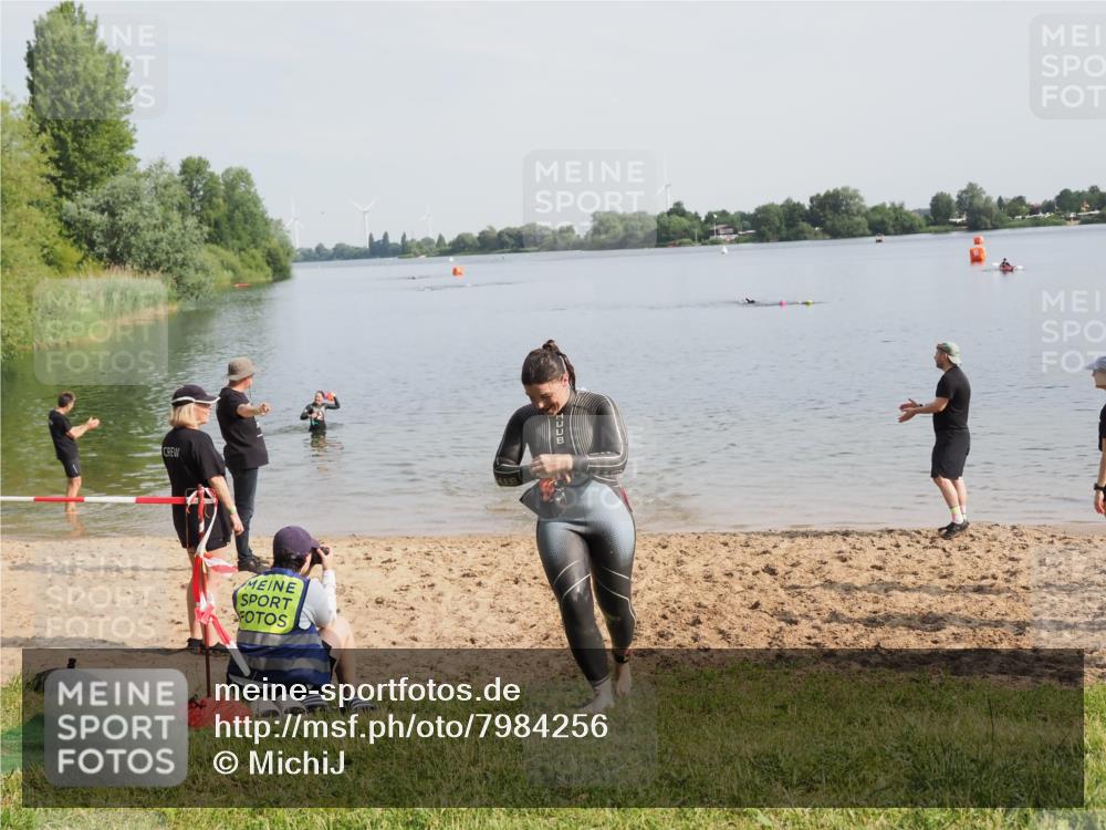 21.06.2025 - 27. Vierlanden-Triathlon MichiJ http://msf.ph/oto/7984256 15.06.2026 09:08:58 Schwimmen 199, 204 meine-sportfotos.de