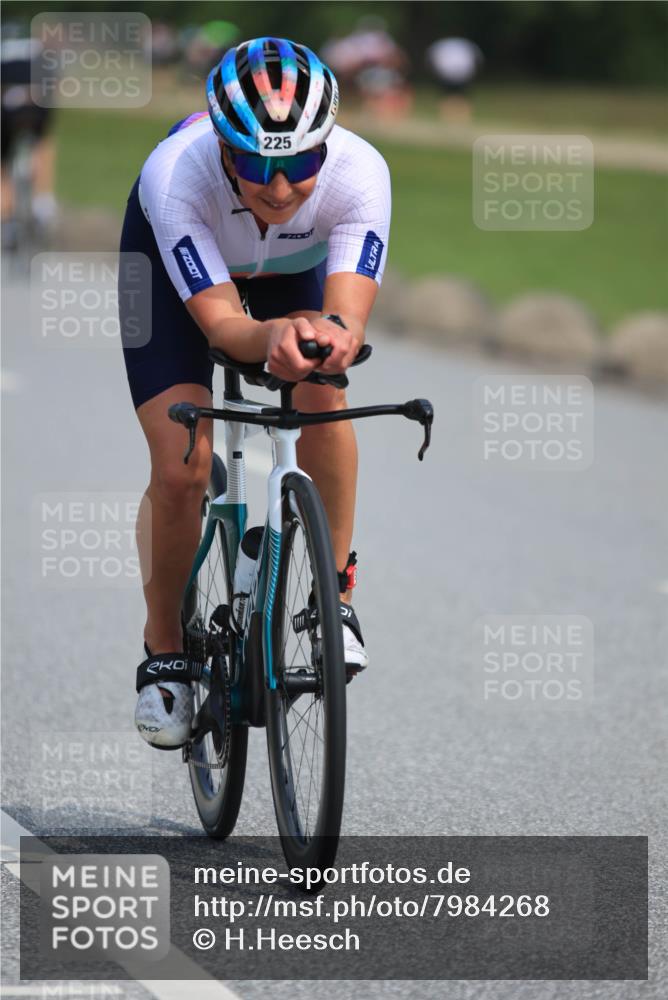 15.06.2025 - 27. Vierlanden-Triathlon H.Heesch http://msf.ph/oto/7984268 15.06.2025 11:21:53 Radfahren 225, 843 meine-sportfotos.de