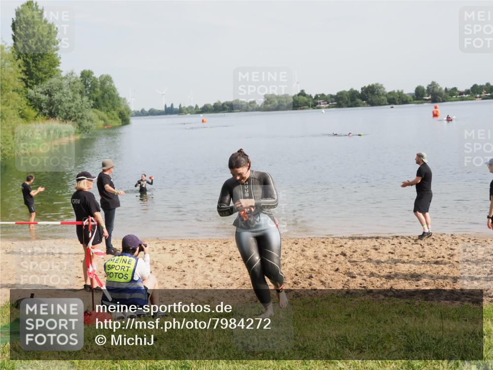 21.06.2025 - 27. Vierlanden-Triathlon MichiJ http://msf.ph/oto/7984272 15.06.2026 09:08:58 Schwimmen 199, 204 meine-sportfotos.de