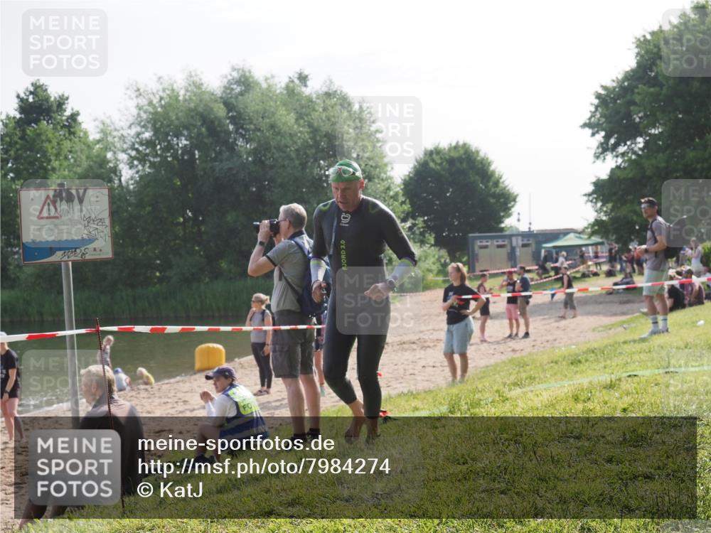 15.06.2025 - 27. Vierlanden-Triathlon KatJ http://msf.ph/oto/7984274 15.06.2025 08:54:55 Schwimmen 108 meine-sportfotos.de