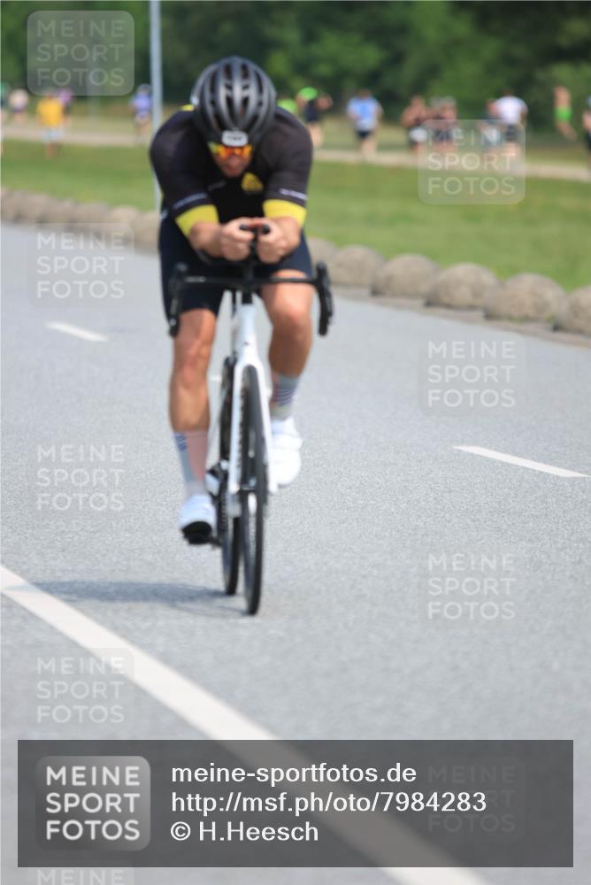 15.06.2025 - 27. Vierlanden-Triathlon H.Heesch http://msf.ph/oto/7984283 15.06.2025 11:22:02 Radfahren 133, 224, 653, 843 meine-sportfotos.de