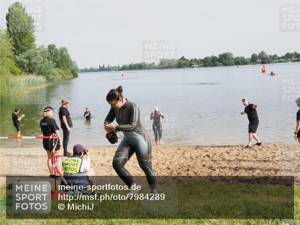 21.06.2025 - 27. Vierlanden-Triathlon MichiJ http://msf.ph/oto/7984289 15.06.2026 09:08:59 Schwimmen 199, 204 meine-sportfotos.de