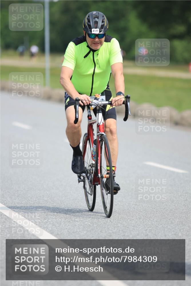 15.06.2025 - 27. Vierlanden-Triathlon H.Heesch http://msf.ph/oto/7984309 15.06.2025 10:59:42 Radfahren 371, 459, 483, 630 meine-sportfotos.de