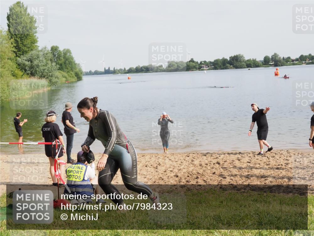 21.06.2025 - 27. Vierlanden-Triathlon MichiJ http://msf.ph/oto/7984323 15.06.2026 09:08:59 Schwimmen 199, 204 meine-sportfotos.de