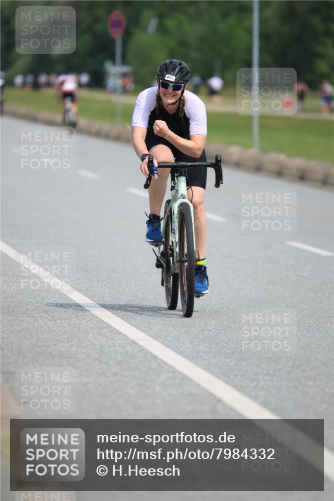15.06.2025 - 27. Vierlanden-Triathlon H.Heesch http://msf.ph/oto/7984332 15.06.2025 10:59:45 Radfahren 371, 374, 459, 483, 630 meine-sportfotos.de