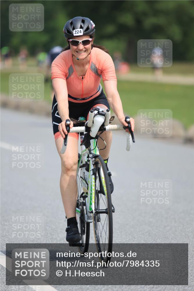 15.06.2025 - 27. Vierlanden-Triathlon H.Heesch http://msf.ph/oto/7984335 15.06.2025 11:22:06 Radfahren 133, 224, 653 meine-sportfotos.de
