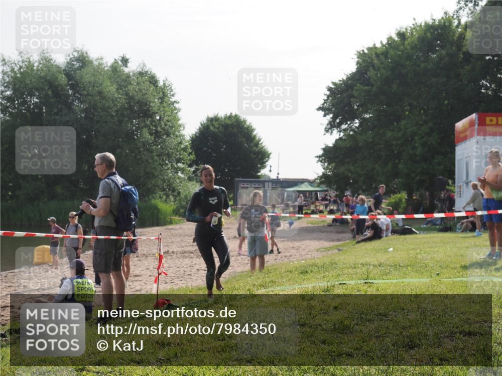15.06.2025 - 27. Vierlanden-Triathlon KatJ http://msf.ph/oto/7984350 15.06.2025 08:55:40 Schwimmen 225 meine-sportfotos.de