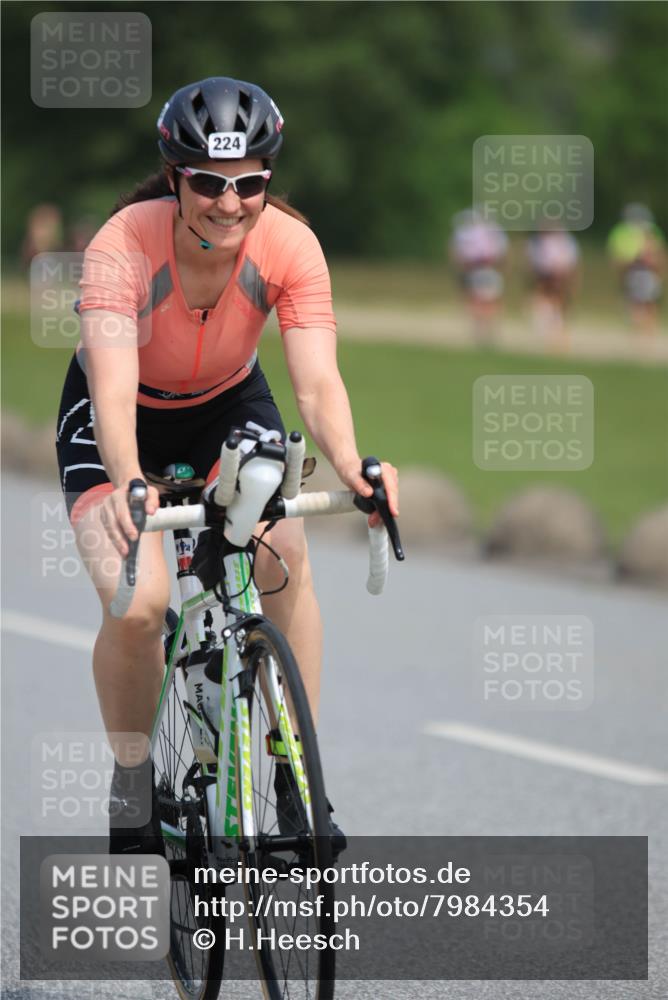 15.06.2025 - 27. Vierlanden-Triathlon H.Heesch http://msf.ph/oto/7984354 15.06.2025 11:22:07 Radfahren 224, 653 meine-sportfotos.de