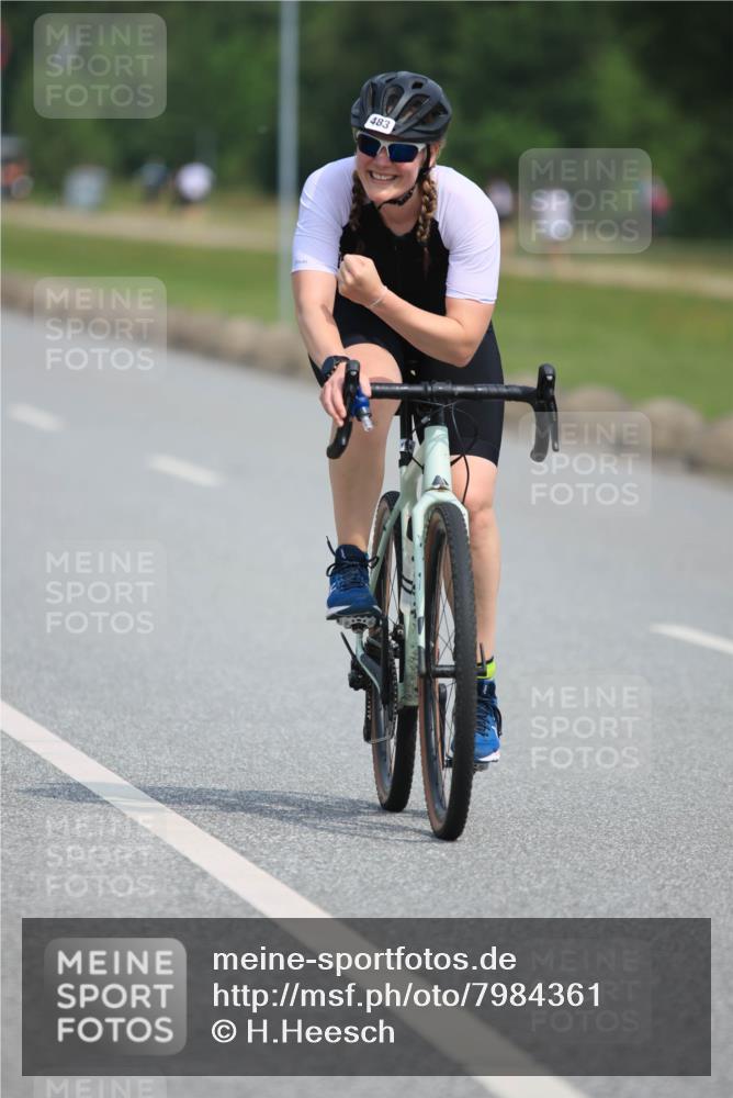 15.06.2025 - 27. Vierlanden-Triathlon H.Heesch http://msf.ph/oto/7984361 15.06.2025 10:59:46 Radfahren 371, 374, 459, 483, 630 meine-sportfotos.de