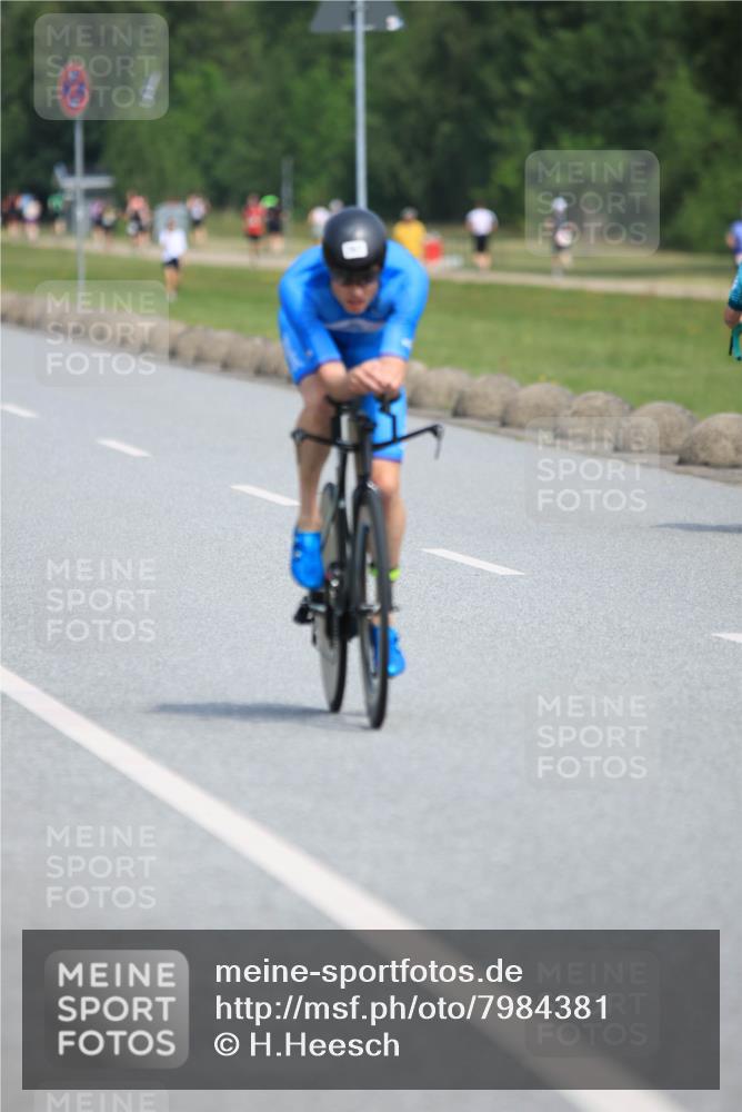15.06.2025 - 27. Vierlanden-Triathlon H.Heesch http://msf.ph/oto/7984381 15.06.2025 11:22:21 Radfahren 19, 218, 767, 920 meine-sportfotos.de