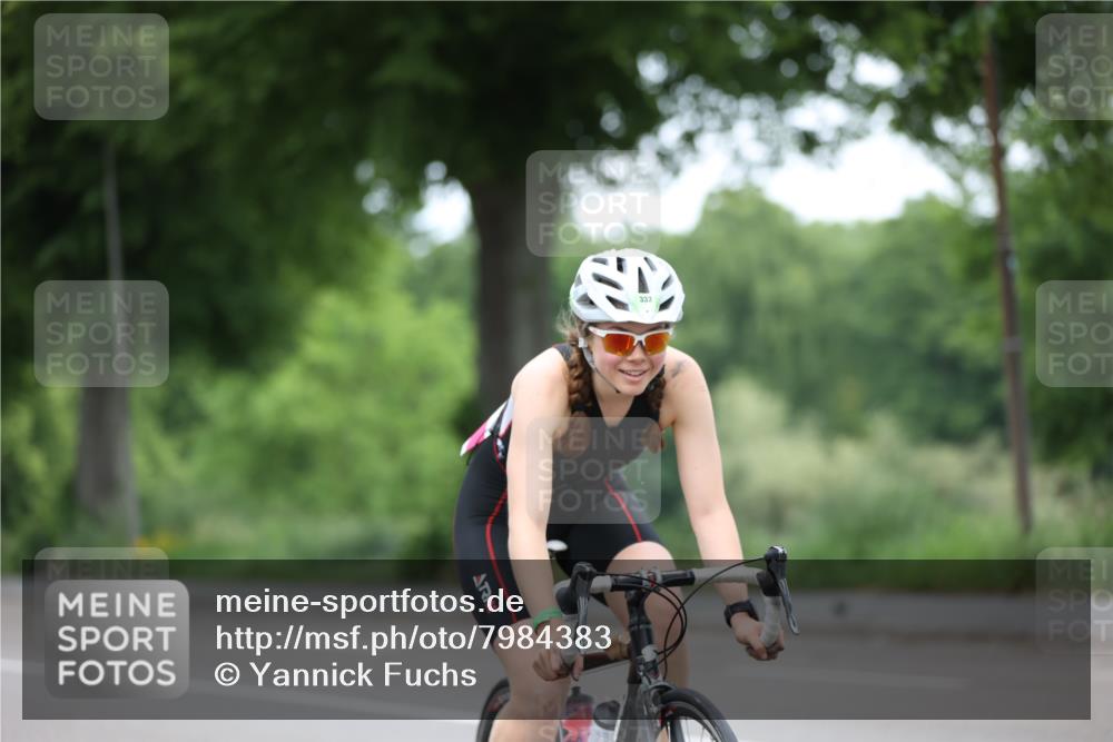 15.06.2025 - 7 Türme Triathlon Yannick Fuchs http://msf.ph/oto/7984383 15.06.2025 11:38:11 Radfahren 304, 307 meine-sportfotos.de