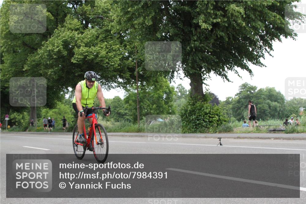 15.06.2025 - 7 Türme Triathlon Yannick Fuchs http://msf.ph/oto/7984391 15.06.2025 13:44:11 Radfahren  meine-sportfotos.de