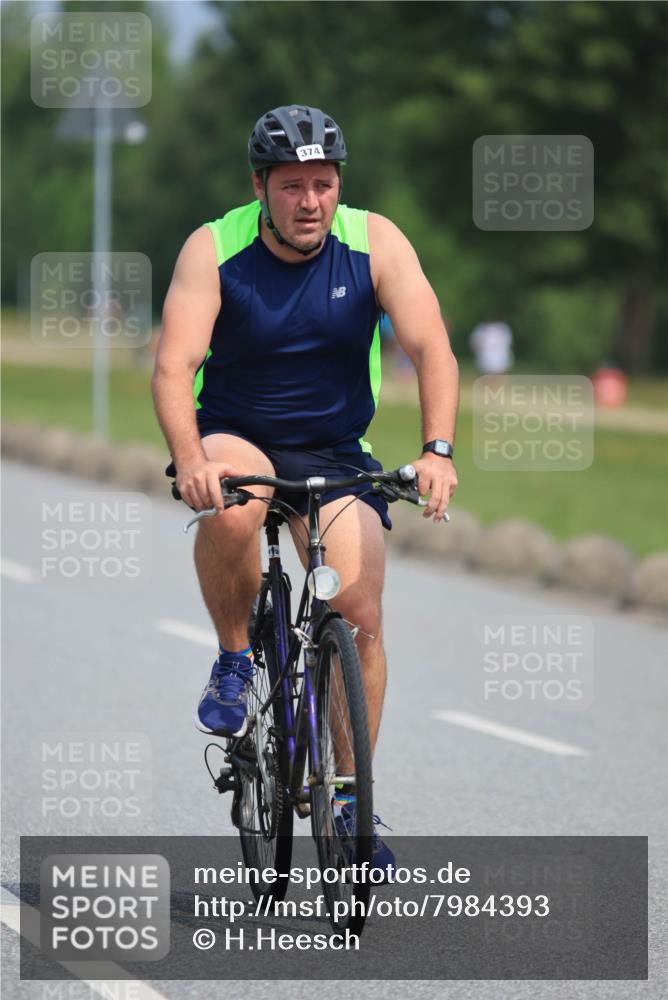 15.06.2025 - 27. Vierlanden-Triathlon H.Heesch http://msf.ph/oto/7984393 15.06.2025 10:59:52 Radfahren 374, 682 meine-sportfotos.de
