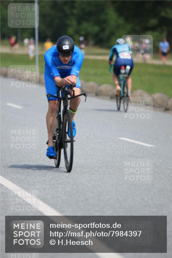 15.06.2025 - 27. Vierlanden-Triathlon H.Heesch http://msf.ph/oto/7984397 15.06.2025 11:22:21 Radfahren 19, 218, 767, 920 meine-sportfotos.de