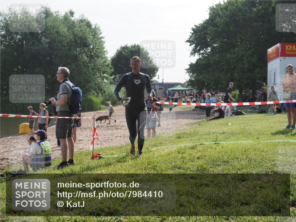 15.06.2025 - 27. Vierlanden-Triathlon KatJ http://msf.ph/oto/7984410 15.06.2025 08:55:41 Schwimmen 225 meine-sportfotos.de
