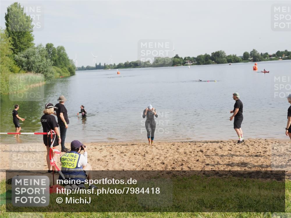 21.06.2025 - 27. Vierlanden-Triathlon MichiJ http://msf.ph/oto/7984418 15.06.2026 09:09:00 Schwimmen 199, 204 meine-sportfotos.de