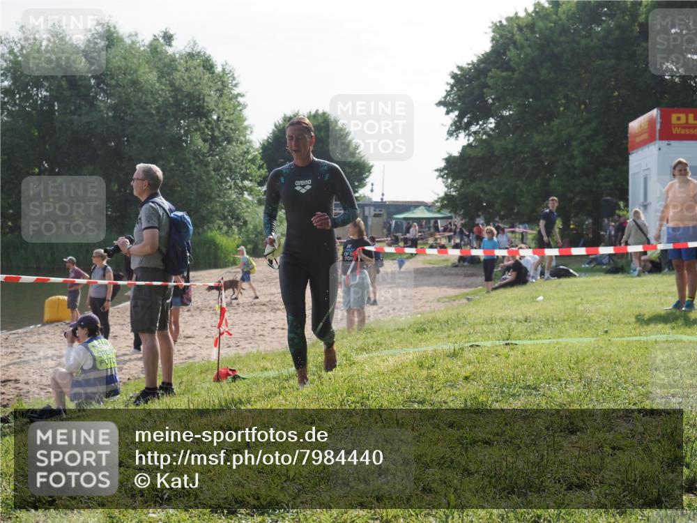 15.06.2025 - 27. Vierlanden-Triathlon KatJ http://msf.ph/oto/7984440 15.06.2025 08:55:41 Schwimmen 225 meine-sportfotos.de