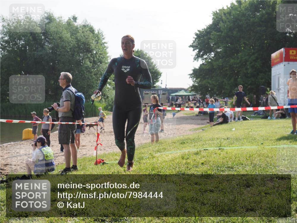 15.06.2025 - 27. Vierlanden-Triathlon KatJ http://msf.ph/oto/7984444 15.06.2025 08:55:41 Schwimmen 225 meine-sportfotos.de