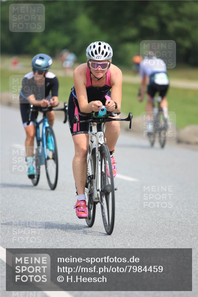 15.06.2025 - 27. Vierlanden-Triathlon H.Heesch http://msf.ph/oto/7984459 15.06.2025 11:00:28 Radfahren 157, 162, 227, 489, 571, 638, 650 meine-sportfotos.de