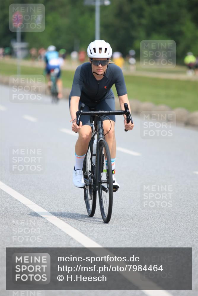 15.06.2025 - 27. Vierlanden-Triathlon H.Heesch http://msf.ph/oto/7984464 15.06.2025 11:22:25 Radfahren 198, 218, 767, 920 meine-sportfotos.de