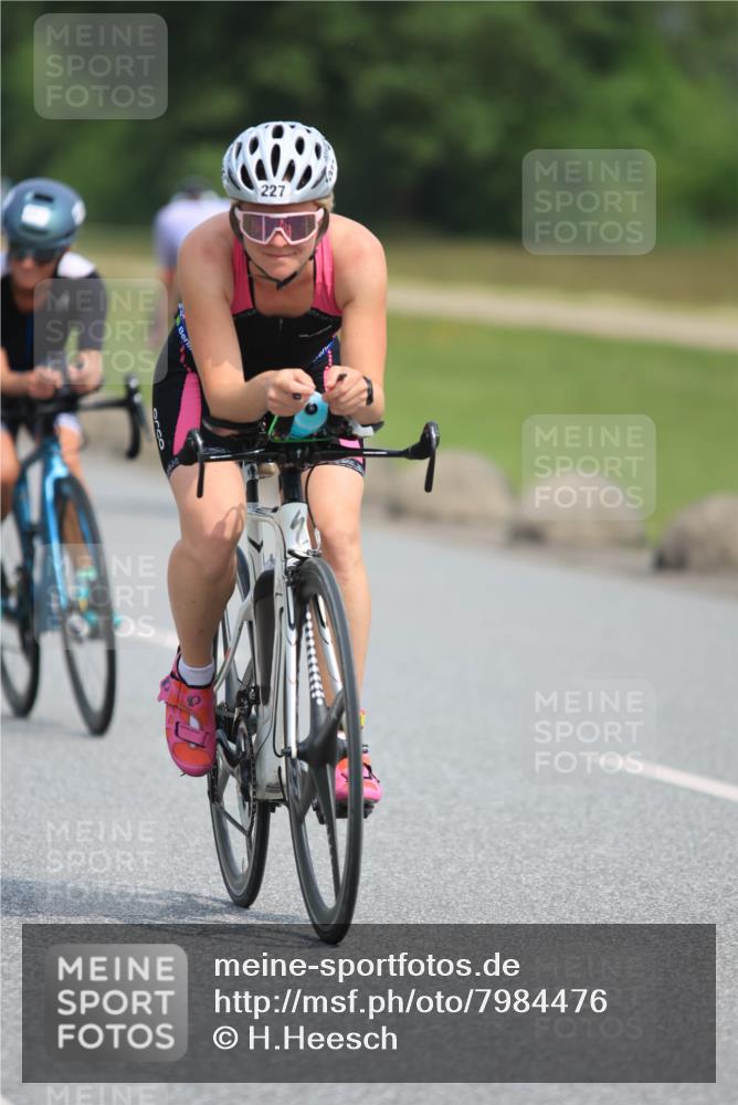 15.06.2025 - 27. Vierlanden-Triathlon H.Heesch http://msf.ph/oto/7984476 15.06.2025 11:00:28 Radfahren 157, 162, 227, 489, 571, 638, 650 meine-sportfotos.de