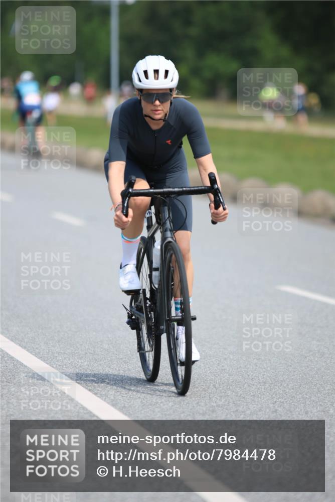 15.06.2025 - 27. Vierlanden-Triathlon H.Heesch http://msf.ph/oto/7984478 15.06.2025 11:22:25 Radfahren 198, 218, 767, 920 meine-sportfotos.de