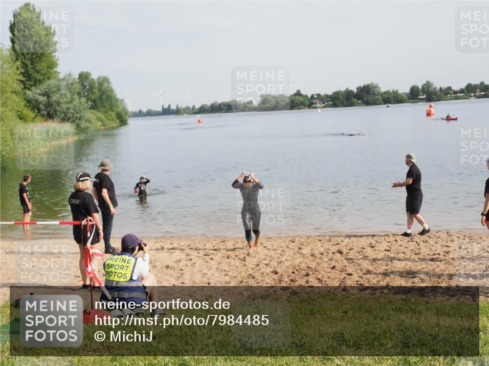 21.06.2025 - 27. Vierlanden-Triathlon MichiJ http://msf.ph/oto/7984485 15.06.2026 09:09:01 Schwimmen 199, 204 meine-sportfotos.de