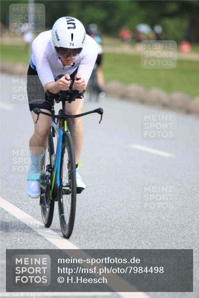 15.06.2025 - 27. Vierlanden-Triathlon H.Heesch http://msf.ph/oto/7984498 15.06.2025 11:22:34 Radfahren 74, 198, 785, 791, 951, 960 meine-sportfotos.de
