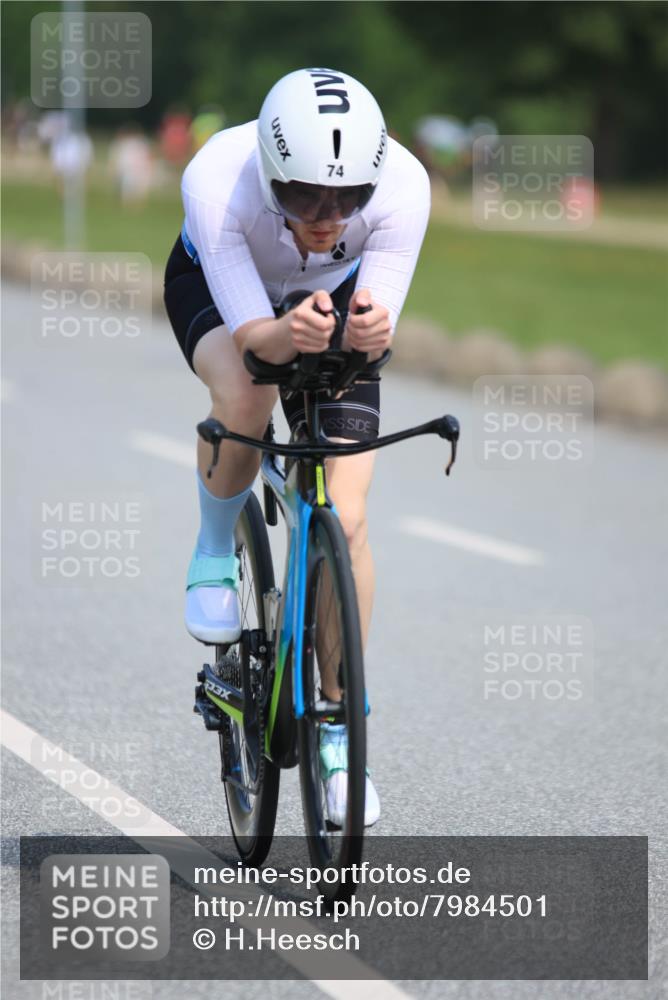 15.06.2025 - 27. Vierlanden-Triathlon H.Heesch http://msf.ph/oto/7984501 15.06.2025 11:22:34 Radfahren 74, 198, 785, 791, 951, 960 meine-sportfotos.de